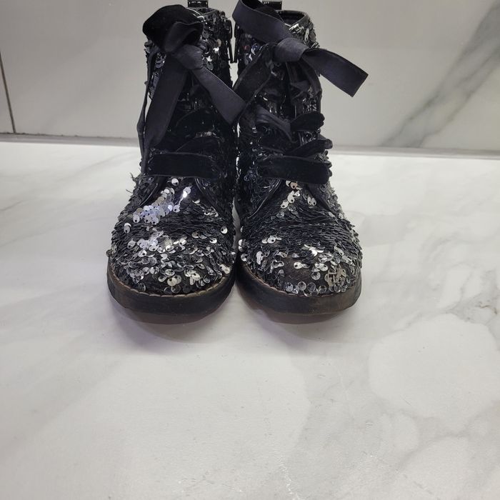 Продам детские ботинки для девочки