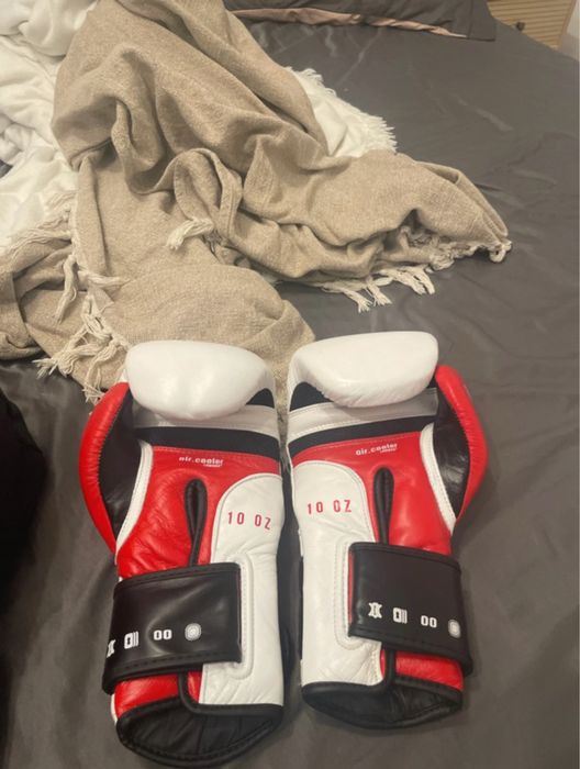 vand manusi box leone