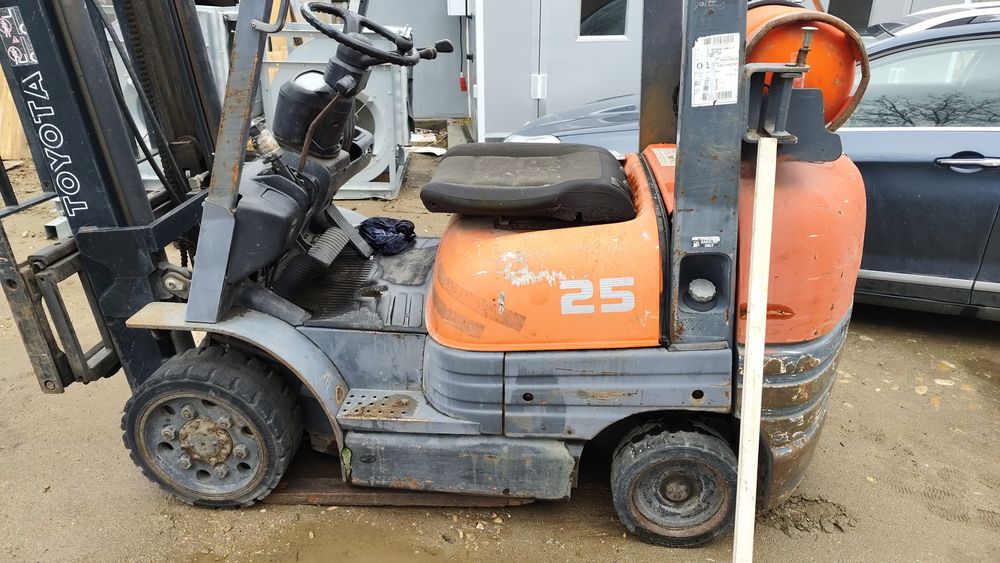 Vand motostivuitor Toyota 2.5 tone