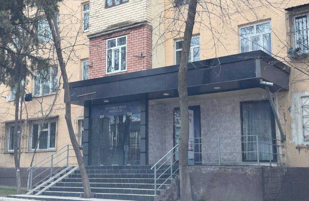 Продаётся Нежилое!  Чиланзар, 11 квартал,  Шох Мед центр 1-Линия, 62м2