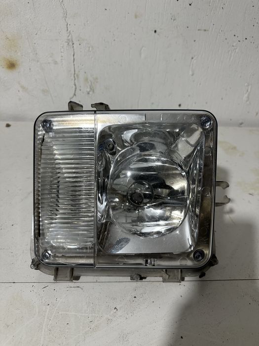 Фара на Cadillac SRX