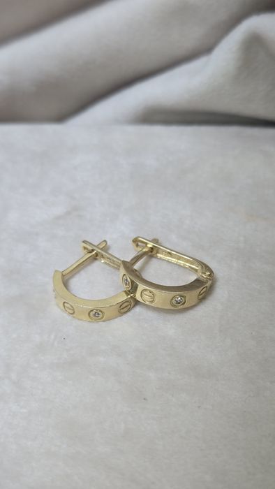 Серьги золотые по 44000 за грамм