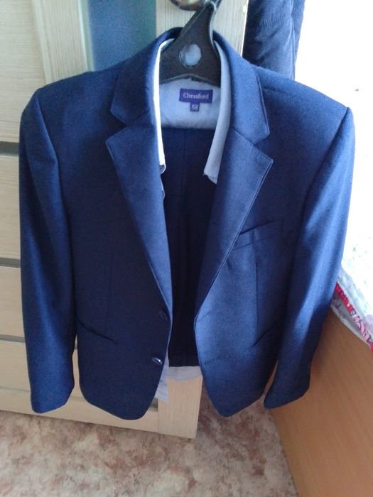 Продам школьный костюм