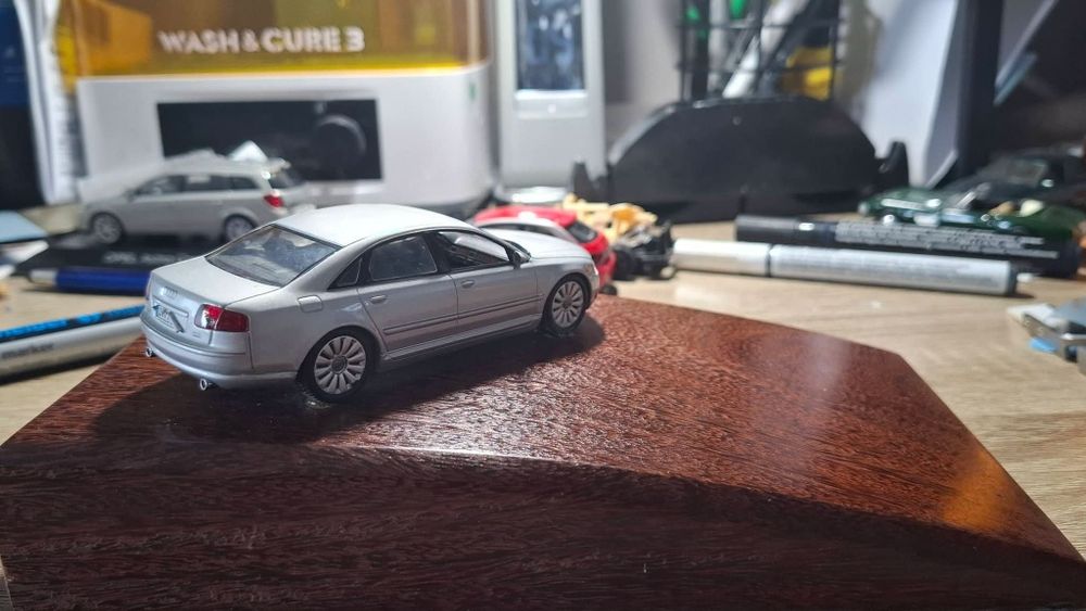 Аudi A8 -Minichamps