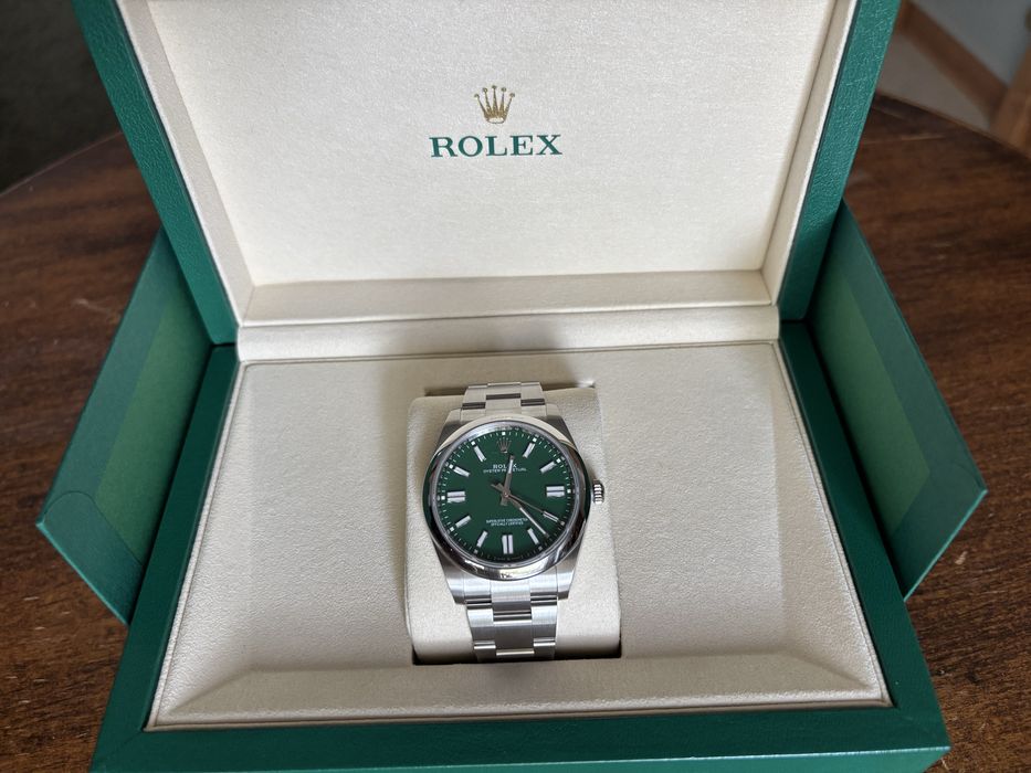 Ceas Rolex Oyster Perpetual Green 41mm, 2025, ca nou, full set
