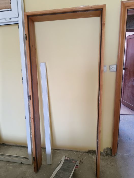 Дървена врата интериорна