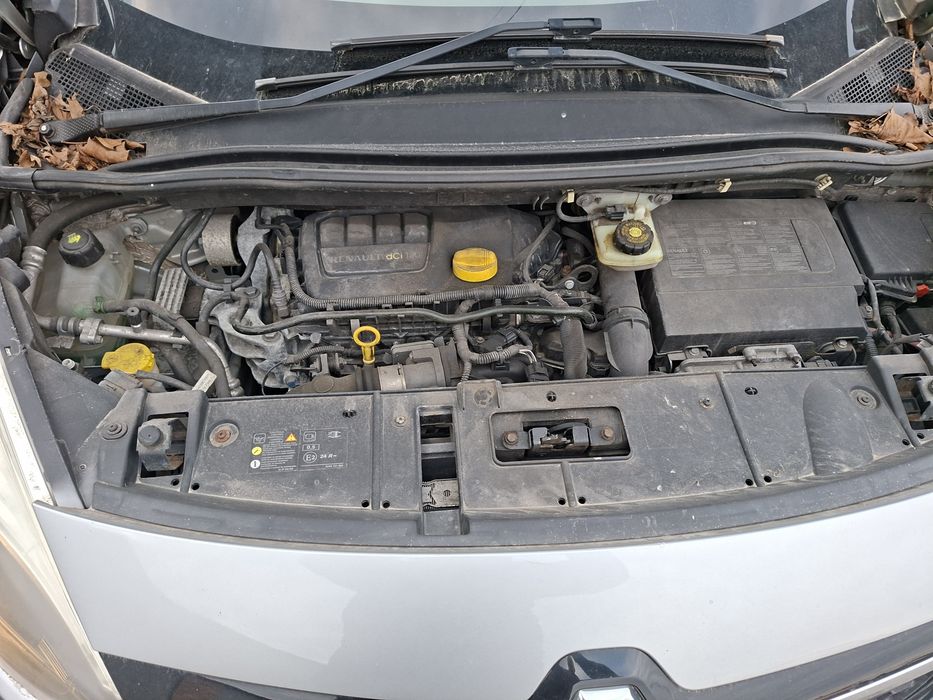 Dezmembrez Renault scenic 3 x mode  motor  1.6 dci.  120000 km reali