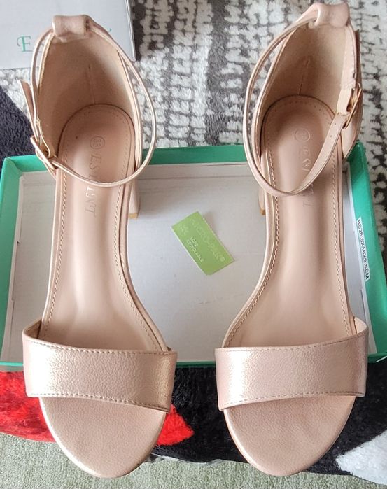 Vând pantofi mărime 38