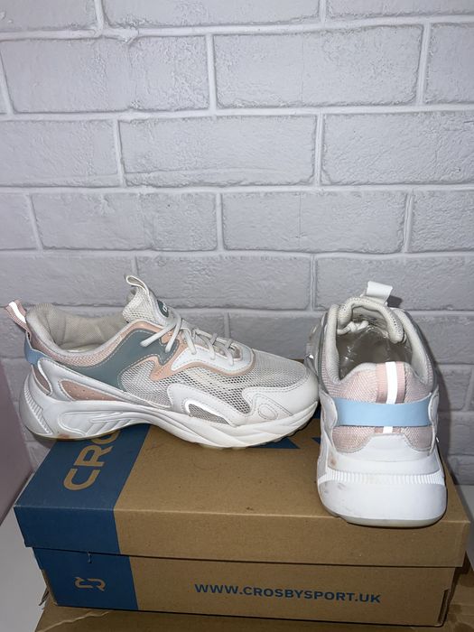 Кроссовки женские 37р