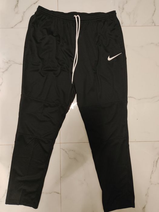 Продавам анцунг Nike