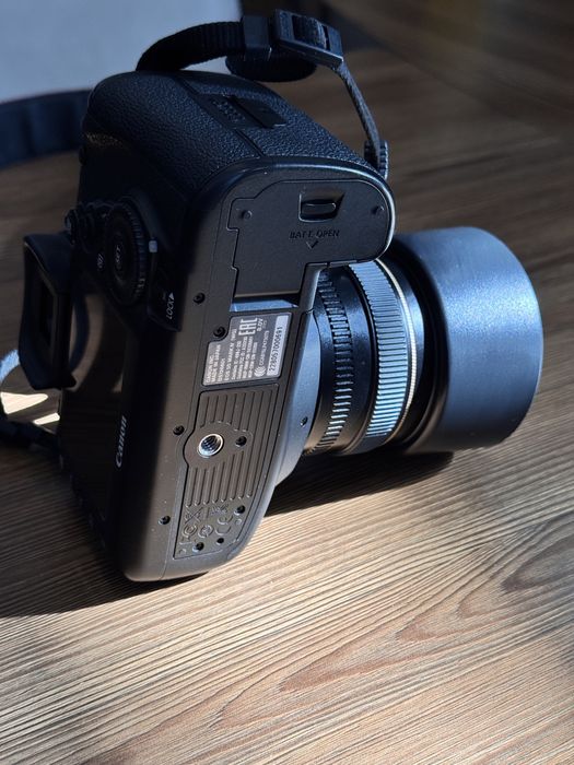 Canon EOS 5D Mark IV + объектив 50mm f/1.4 USM