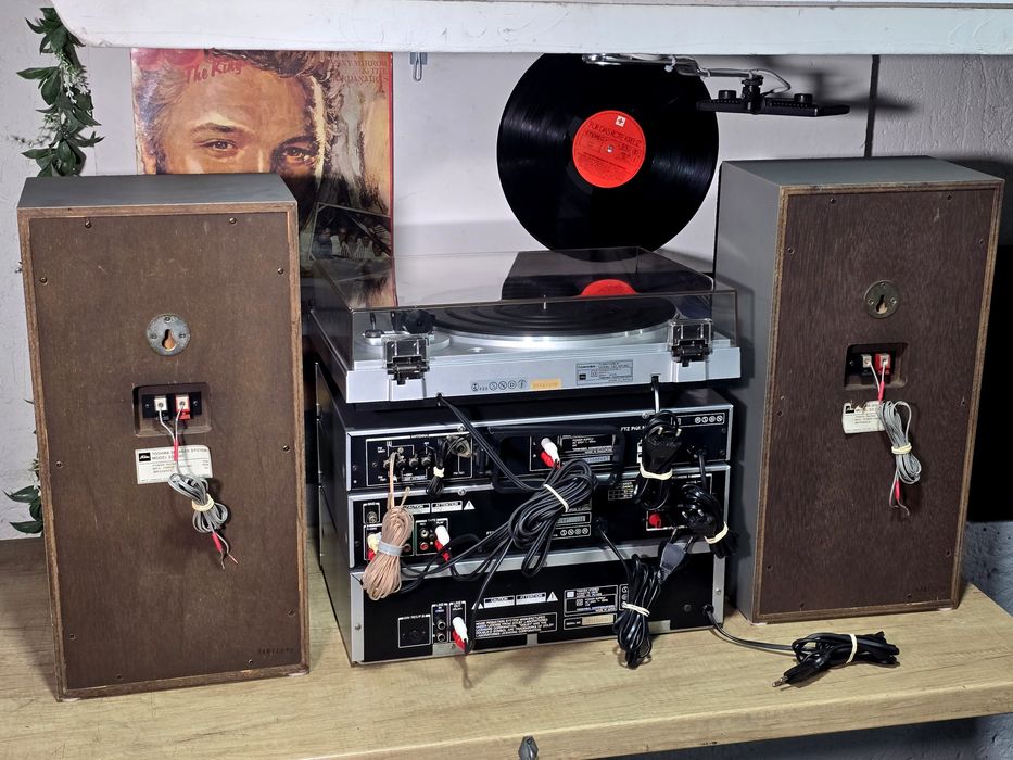 Linie audio TOSHIBA , amplificator , tuner ,pickup ,boxe, retro hifi