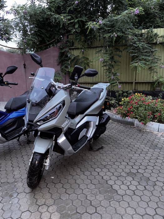 Макси скутер BAMX 200