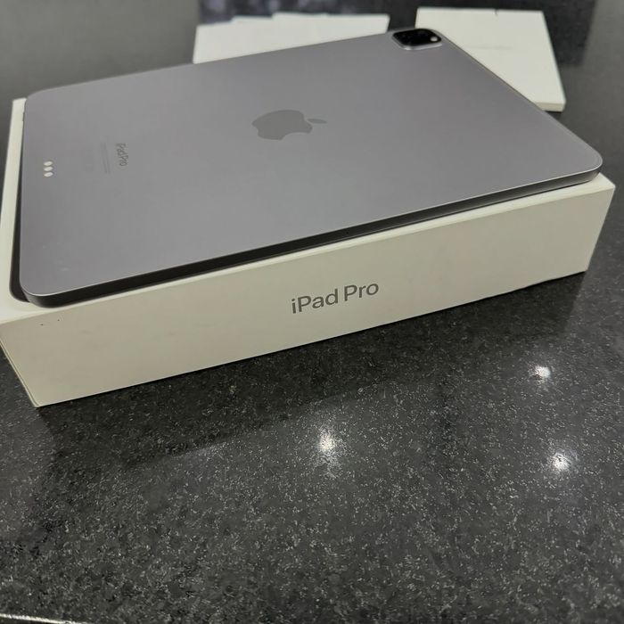 IPad 11 pro m2 128гб + celullar(симка)