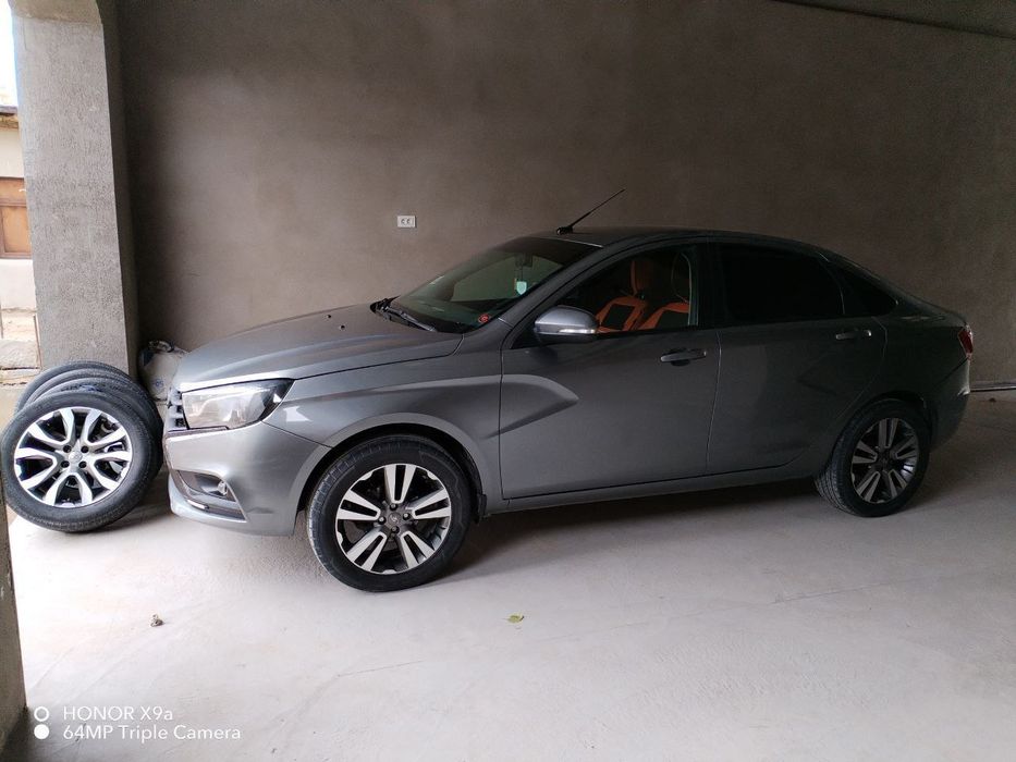 Лада веста седан  1,6