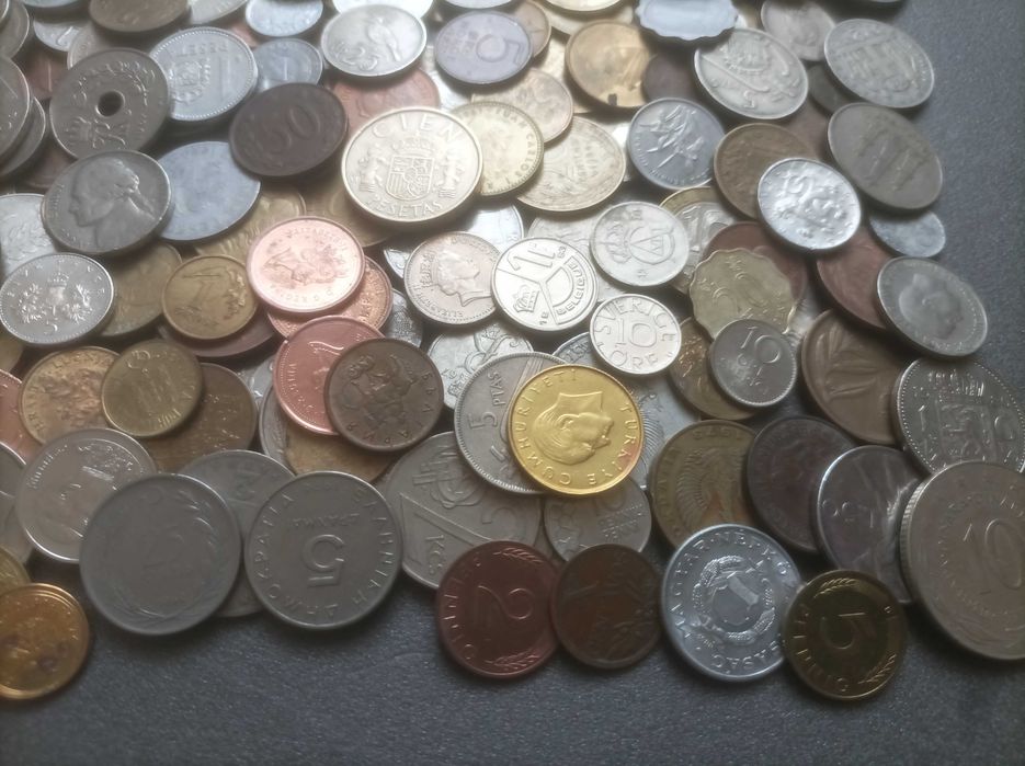 Lot 300 monede străine; peste 1 kg kilogram