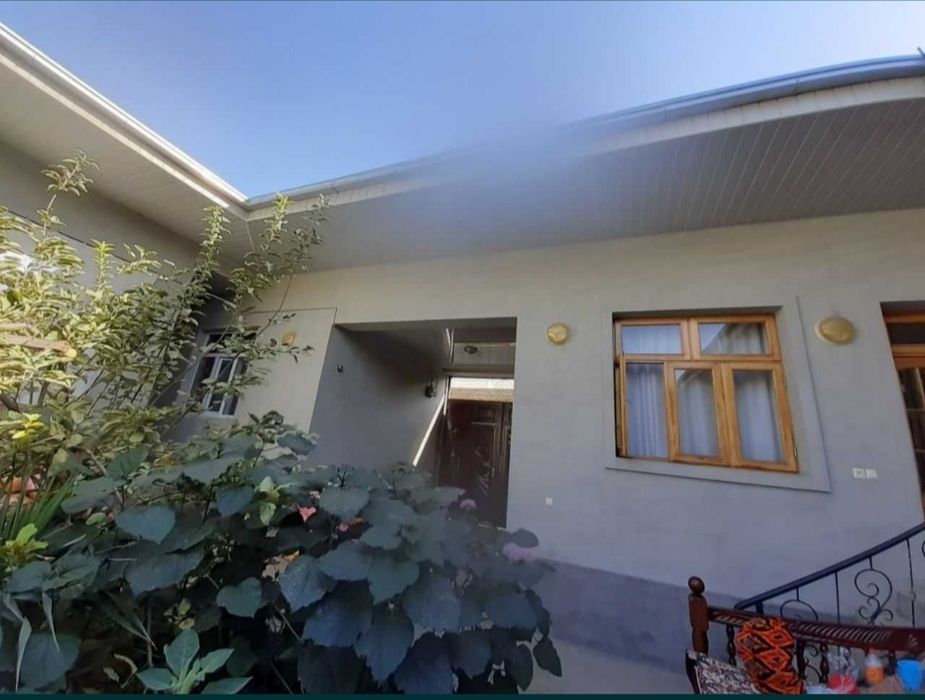 Jar Ariqda hovli (Ipakchilik) O'zimniki kotta ko'chadan 80 metr