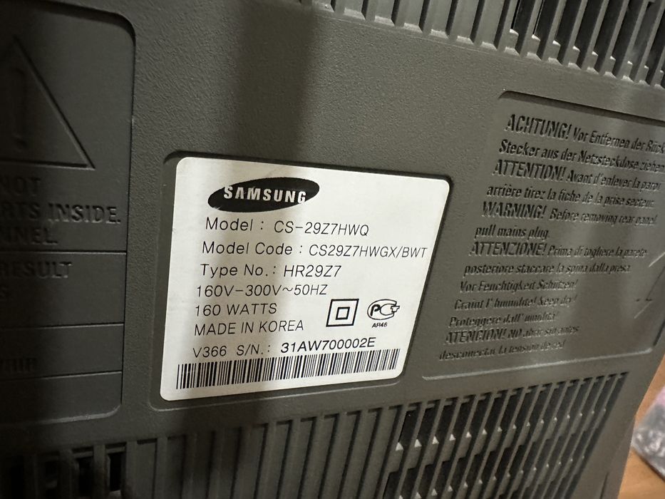 Телевизор и тумба под тв