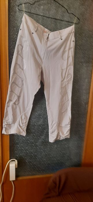 Pantaloni trei sferturi (3/4) pentru dama, crem, subtiri, noi