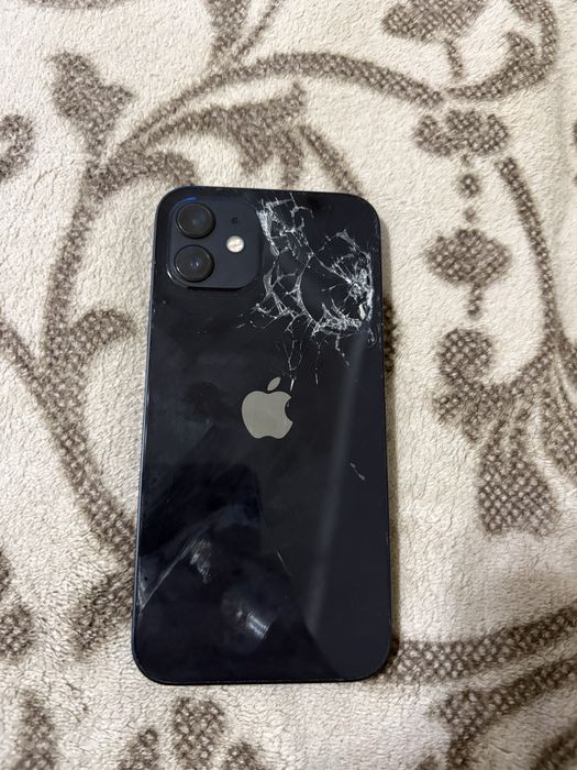 Продам iPhone 12