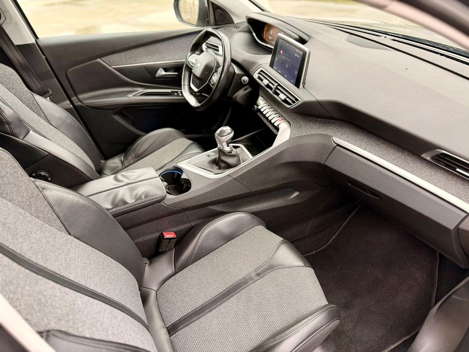 Peugeot 3008 Puretech 1.2, 130 CP, Allure, Manual