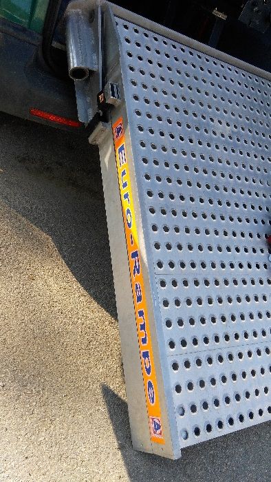 Продавам рампа за бус