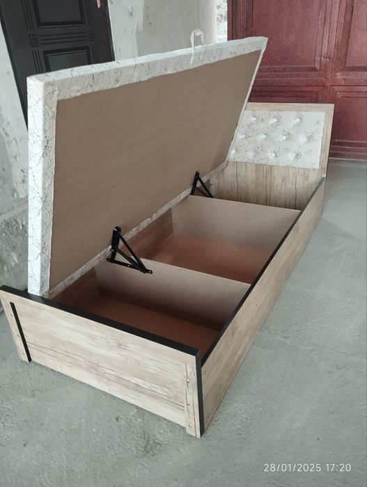 Одна спальный мебел