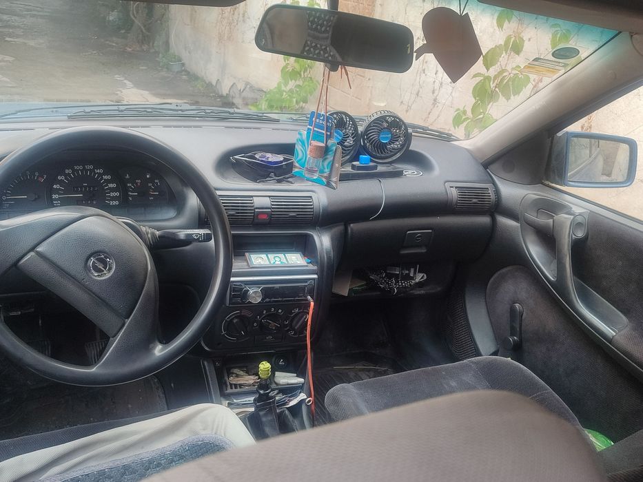 Машина opel astra