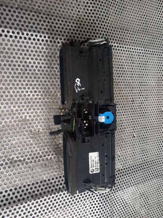 Grile Grila Ventilatie Bord Centrala Bmw F30 F31 320 D Motor N47D20D - Dezmembrari Arad