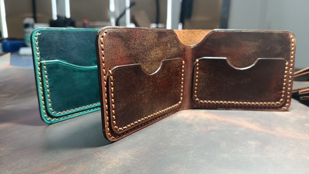 Кожаный портмоне.