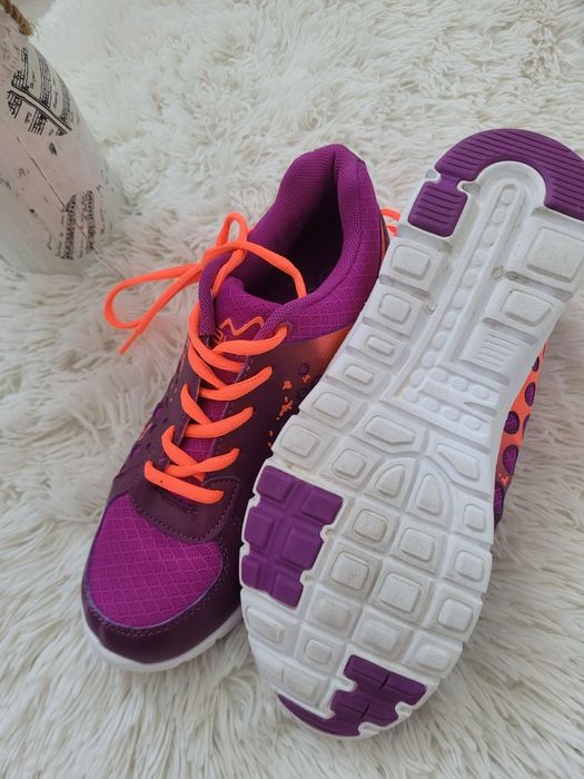 Дамски маратонки Nike и BLVR