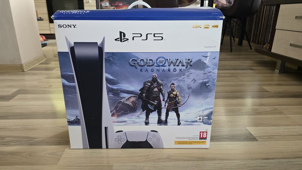 Playstation 5 + два контролера + God of War Ragnarök