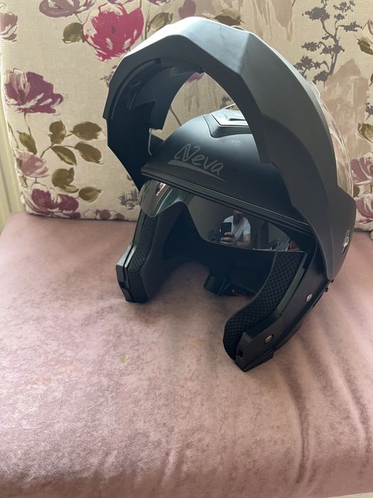 Мото яке, каска, наколенки, ръкавици