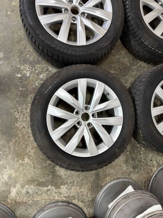 Jante OEM VW 17 5x112 ET38 Golf Passat Octavia + 215/55 R17 iarna