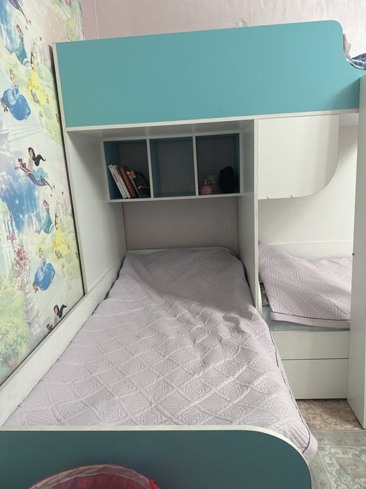 трехъярусная детская кровать