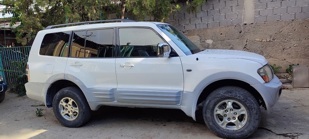 Митсубиси Паджеро 2001 год