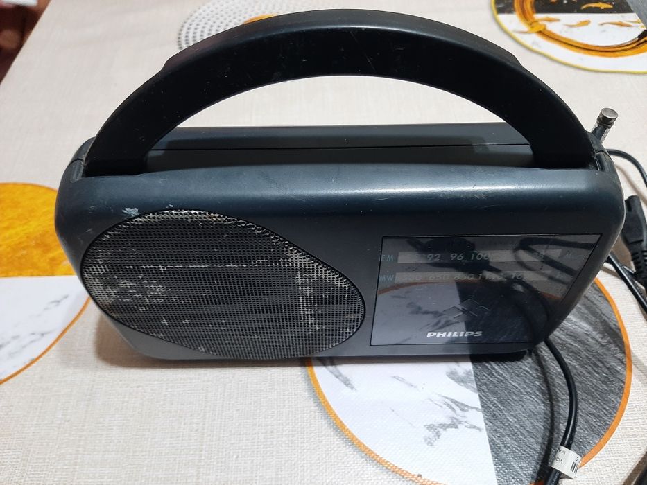 Vând radio second-hand