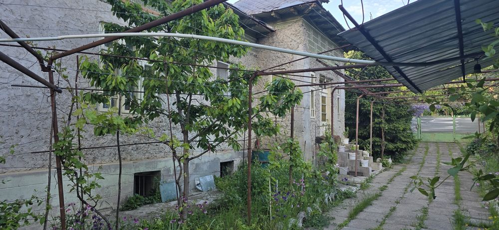 Casă de vănzare  cu teren 1100mp in Sărata Monteoru.  gaze  și  canalizare