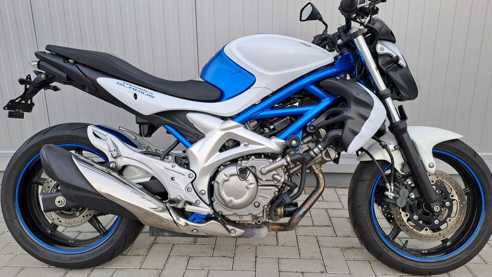 MotoFly Ploiești vinde Suzuki Gladius 2009