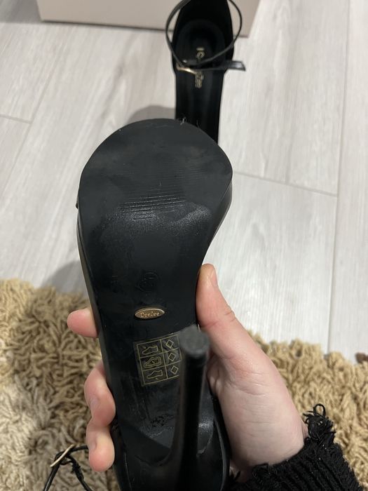 Sandale cu toc , purtate o songura data , marime 37