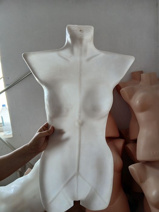 Манекен женский для магазина