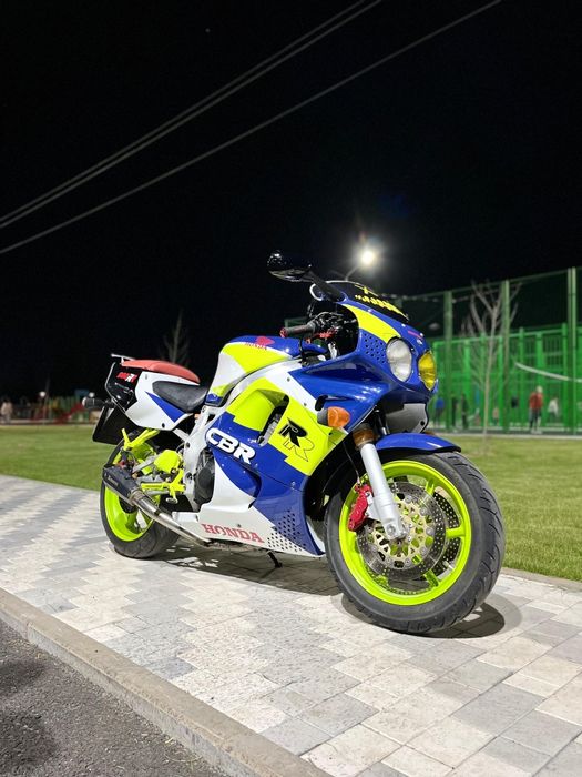 Мотоцикл 900 rr CBR