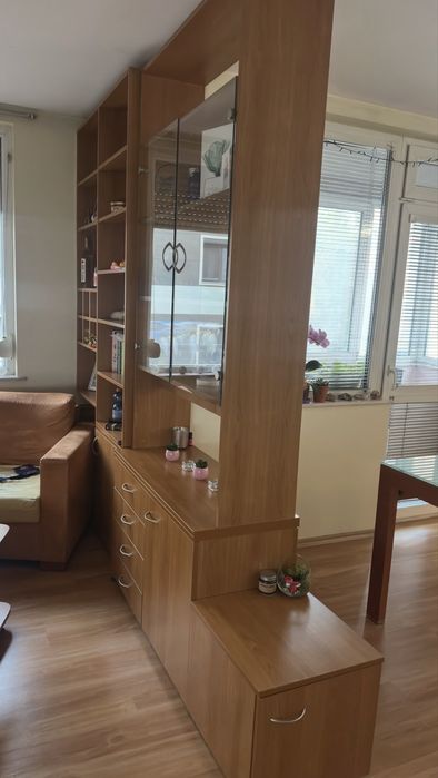 Секция и етажрка с шкаф