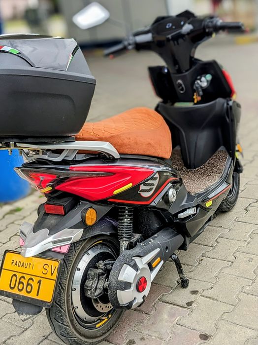 Scuter electric 2200w limitat din farbrică la 25km/h.fără permis