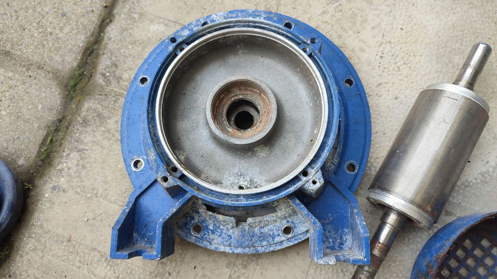 Продавам части от италианска самозасмукваща помпа SPERONI SM 98-5