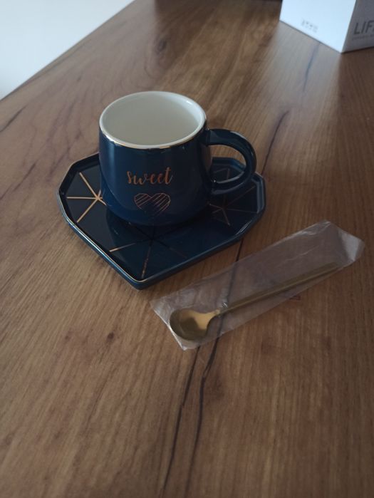 Комплект керамична чаша с чинийка и лъжичка