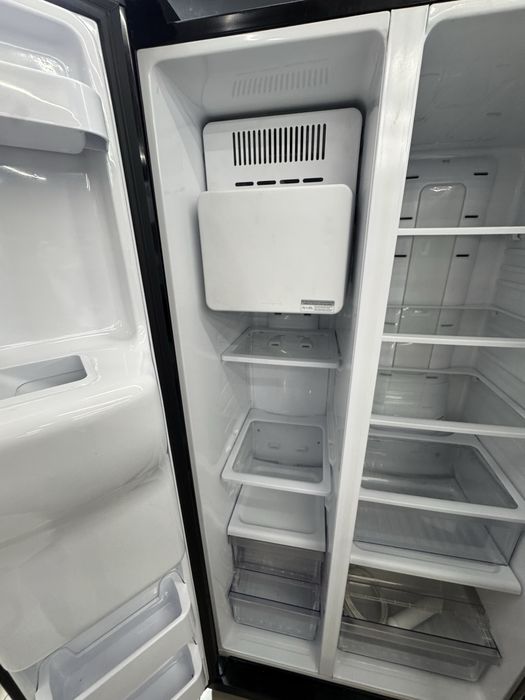 Хладилник с фризep двукрилен samsung като нов!