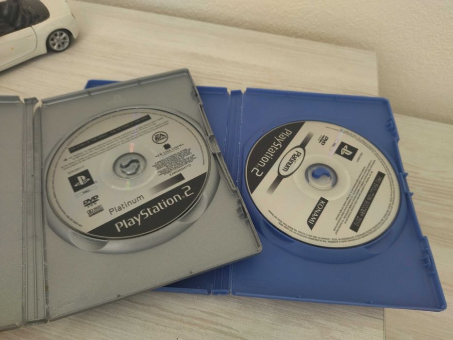 Метална количка BMW Z4 (1/24) + 2 бр. игри за Playstation 2 !!!