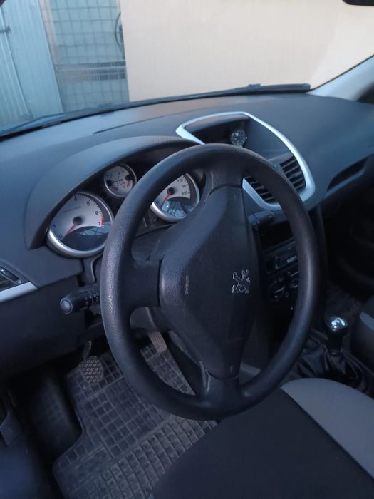 Peugeot 207 1.4 benzina