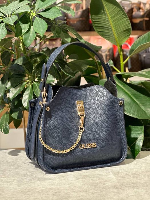 Geanta Guess Noua !!! Dimensiuni 24/21 !!!